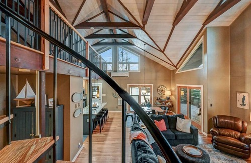 Hamlin House | Eagle View Retreat Panoramic Lakefront Escape