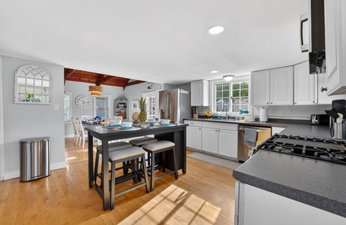 Dennis House | East Dennis Gem! Walk to Beach! Sleeps 10!