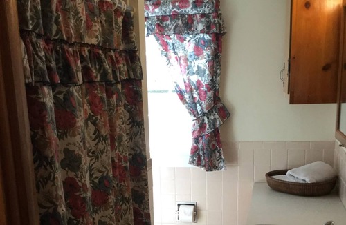 East Dennis House | East Dennis , Ma Vacation Home , cent a/c .Walking Distance to Cape Cod bay Beac