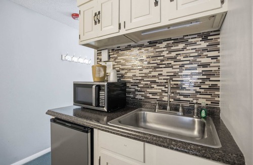 North Conway Condo | Eastern Inn Aspen Lodge Suite for 4