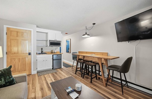 North Conway Condo | Eastern Inn Evergreen Suite