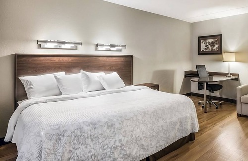 Woburn Hotel | Easy Highway Access! Pet-Friendly Property, Short Drive to Medford Square!