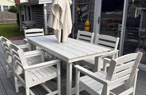 West Dennis House | Easy Walk to West Dennis Beach, AC, Linens, Kayaks & SUP