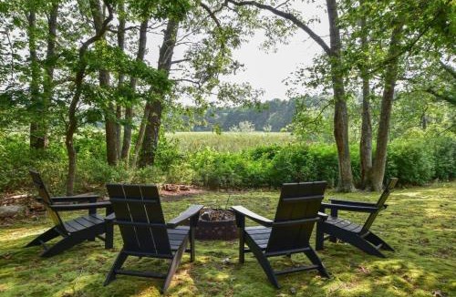 Wellfleet House | Eclectic Wellfleet Style Home near Lt Island
