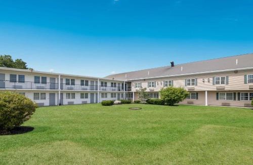Danville Cabin | Econo Lodge Auburn I-95
