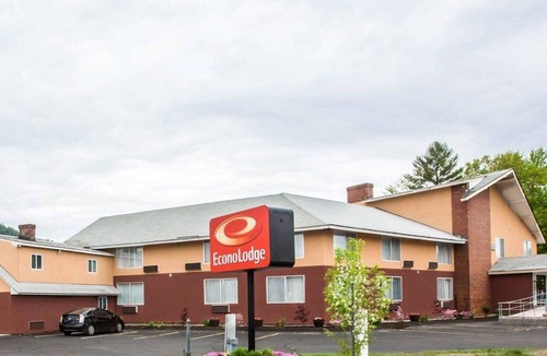 West Ossipee Hotel | Econo Lodge Lake Region