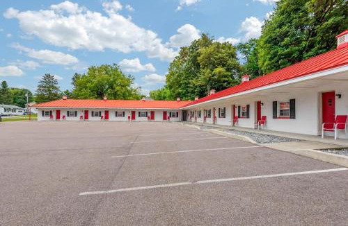 St. Albans Cabin | Econo Lodge Saint Albans