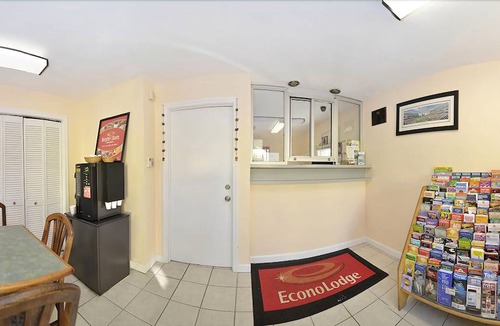 Sharon Hotel | Econo Lodge Sharon