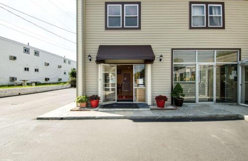 West Yarmouth Cabin | Econo Lodge West Yarmouth-Hyannis Cape Cod