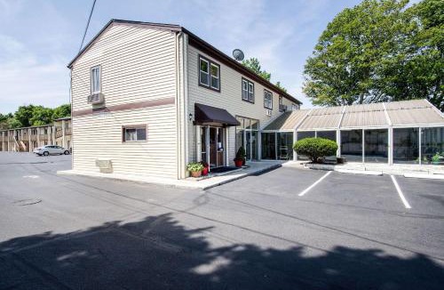 West Yarmouth Cabin | Econo Lodge West Yarmouth-Hyannis Cape Cod