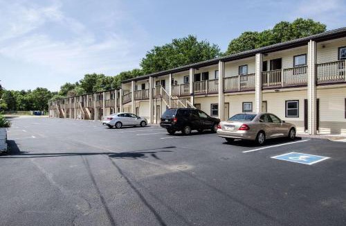 West Yarmouth Cabin | Econo Lodge West Yarmouth-Hyannis Cape Cod