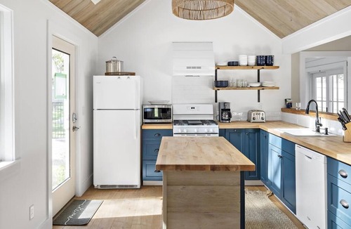 Edgartown House | Edgartown Village Home w/Pool. 4bdrm/3.5bth