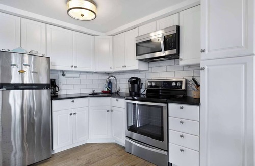 Wareham Center House | Edgewater Cottage | Right On The Ocean | Kayak & Fishing from a backyard oasis