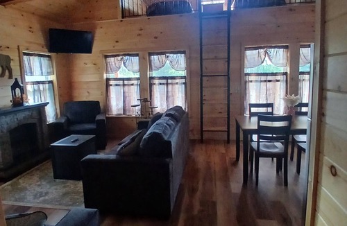 Naples Cabin | Edson House-Charming 3-bedroom house with central air in lovely Naples