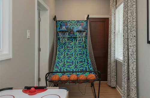 Bryn Mawr Apartment | Elegant 2-bedroom apartment with AC in vibrant Yonkers