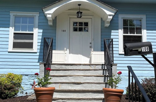 Poughkeepsie House | Elegant 4 bedroom 1900 farmhouse, historic district:Vassar, Marist, CIA, IBM!
