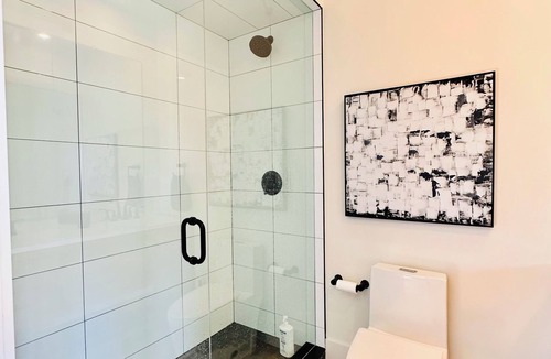Virgil Bed & Breakfast | Elegant King Suite with Private Balcony & Bath in Niagara-on-the-Lake