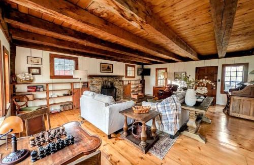 Surry House | Elegant Luxury Cottage with Fire Pit Near Carrying Place Beach in Surry, Maine