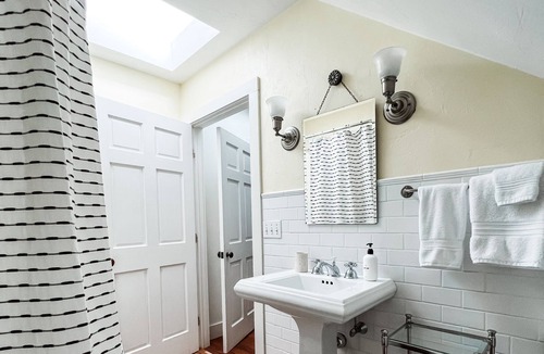 Fifth Ward Cottage | Elegant Renovated Carriage House in Newport's Historic District
