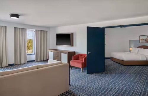 Canandaigua Hotel | Elegant Room by Canandaigua Lake Perfect for Recharging & Exploring