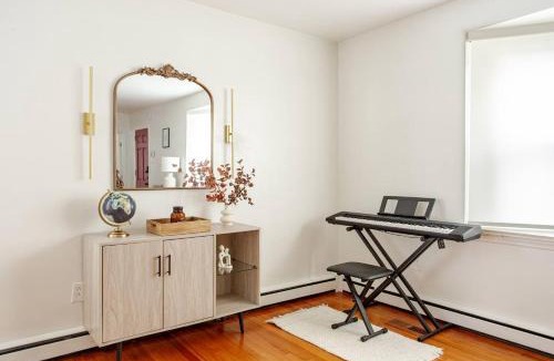 Wilmington House | Elegant Spacious Retreat Perfect For Families