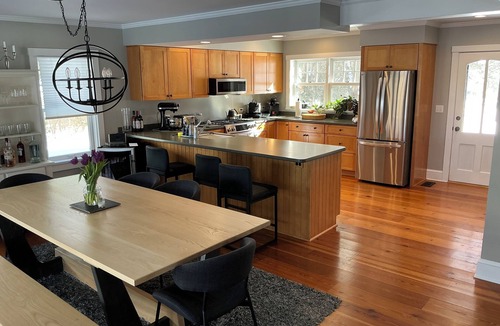 Clayton House | Elegant three bedroom home in park-like setting