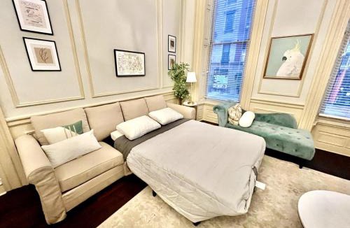 Center City West Apartment | Elegant Victorian Centre City 1 BR Apartment