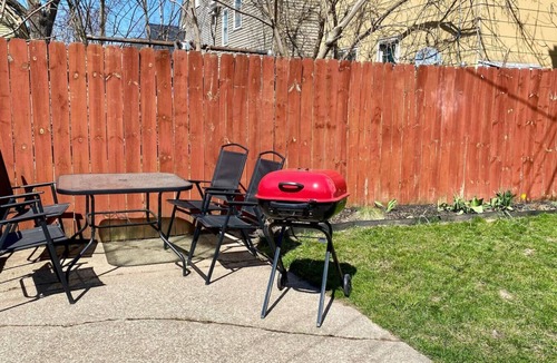 Buffalo Apartment | Elmwood Village 2BR Apt Sleeps 8 Walk to Dining