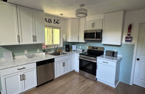 Tobyhanna Ski Chalet | Enchanting 3-bedroom chalet with AC in a beautiful country club with amenities