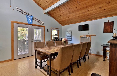 Killington Cabin | Enchanting Mountain Cabin Escape with Hot-Tub with Sensational Views of the Rolling Landscapes of Killington, Vermont