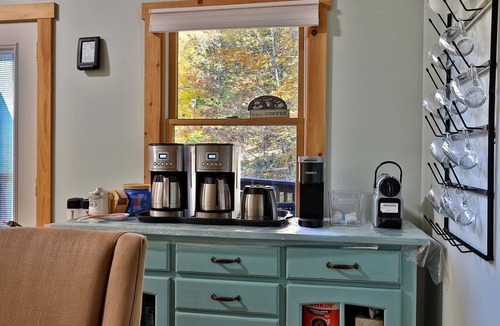 Killington Cabin | Enchanting Mountain Cabin Escape with Hot-Tub with Sensational Views of the Rolling Landscapes of Killington, Vermont