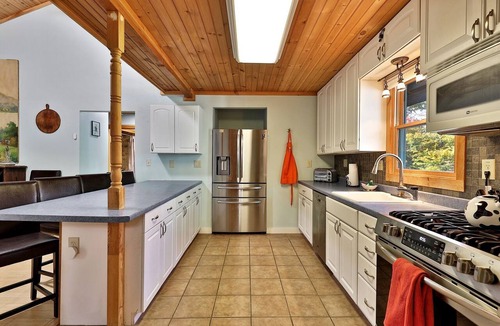 Killington Cabin | Enchanting Mountain Cabin Escape with Hot-Tub with Sensational Views of the Rolling Landscapes of Killington, Vermont