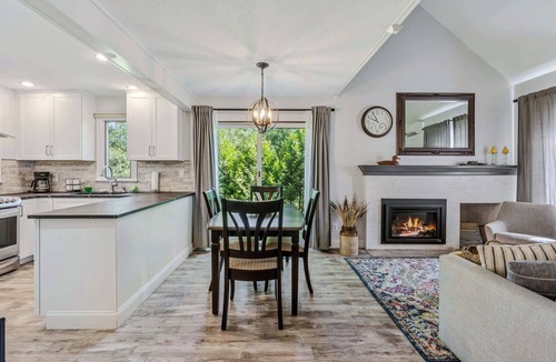 West Hartford Condo | End-Unit Condo on the Fairway, Fairway Village