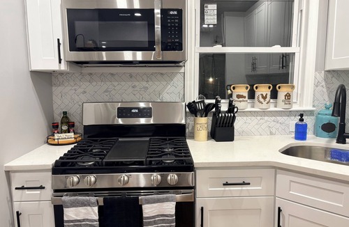 Woodbridge Apartment | Enjoy a comfortable 2-BDR Apt. in the heart of Woodbridge, NJ!