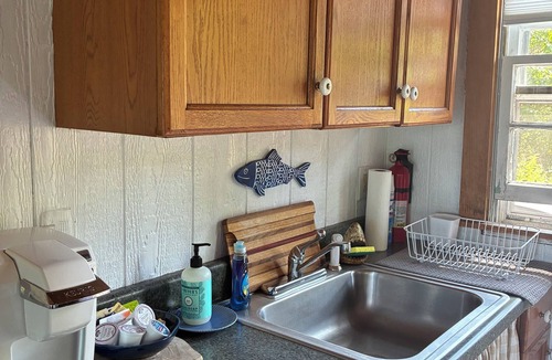 Isle of Springs Cottage | Enjoyable 1-bedroom rustic cottage in Southport.