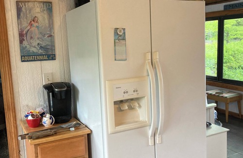 Isle of Springs Cottage | Enjoyable 1-bedroom rustic cottage in Southport.