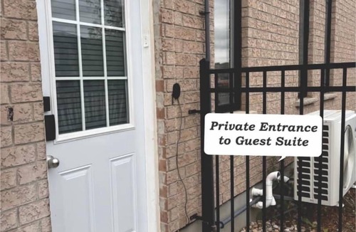 Grand River South House | Entire 2-bedroom apartment in Kitchener/Waterloo with free WiFi & Parking