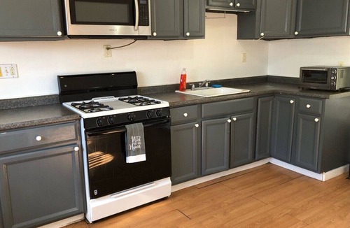 Perth Amboy Apartment | Entire 3-bedroom house, free parking, convenient to NYC bus and train