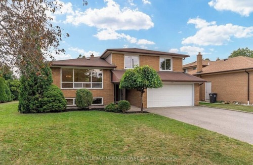 Dixie House | Entire 4 bedroom Entire house in Mississauga