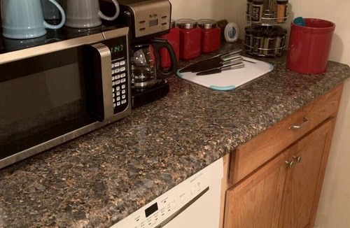 Mill River Apartment | Entire 6 Bedroom Home Sleeps 14 central New Haven!