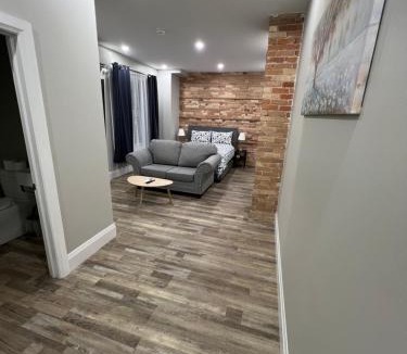 Mount Hope Huron Park Apartment | ENTIRE BACHELOR UNIT EN-SUITE ACROSS FROM GOOGLE - br2