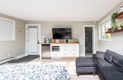 Waterloo Apartment | ENTIRE BACHELOR UNIT EN-SUITE UPTOWN WATERLOO - e4