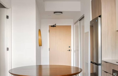 The Queensway Apartment | Entire Condo Lakeview Luxury Escape - Toronto