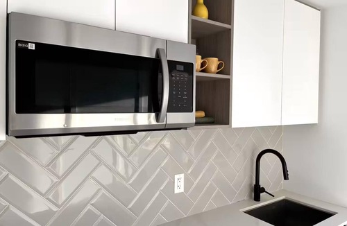 The Queensway Apartment | Entire Condo Lakeview Luxury Escape - Toronto