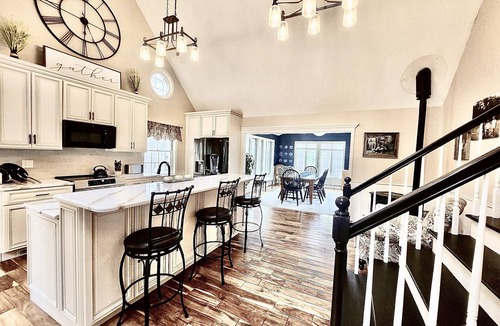 Dorset House | Entire home-Dorset-near skiing/horse show/shops; hot tub/game room; pet friendly