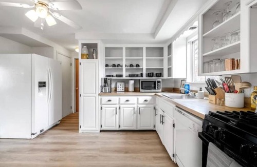 Amherst House | Entire Home w/Patio & BBQ + Free Parking