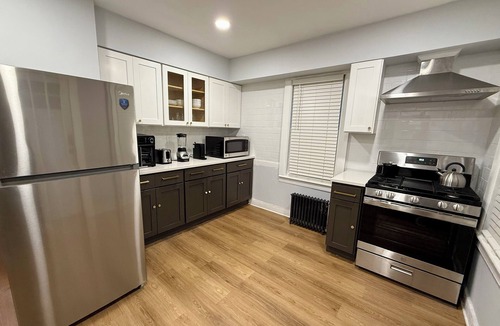 Orange House | Entire home with backyard. Minutes to EWR & NYC