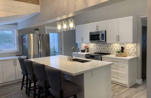 Scugog Cottage | Entire Lakefront Cottage + Boathouse Cozy & Peaceful with Stunning Views
