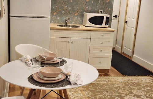 East York Apartment | Entire private studio, ensuite bath & free parking