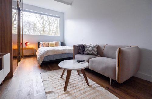 Swansea House | Entire Queen Loft
